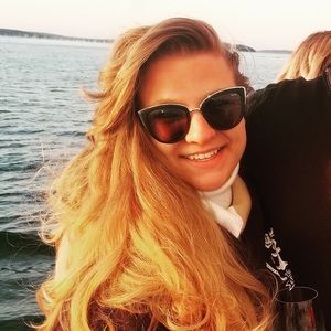 Meet your Posher, Olivia